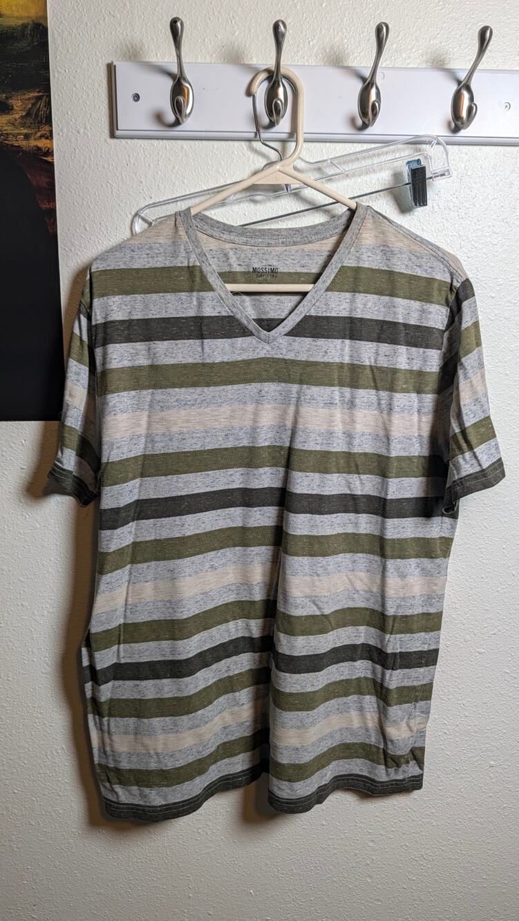Mossimo Supply Co. Women's V-Neck T-Shirt Size L